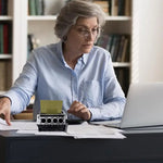 Stift- und Visitenkartenhalter für Motorblöcke