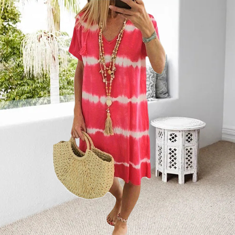 Kurzärmliges, lockeres T-Shirt-Kleid mit Batikmuster und Streifenmuster