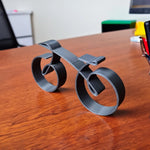 Minimalistische Fahrradskulptur im Drahtrahmenstil
