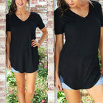 Lässiges Tee mit einfarbigem V-Ausschnitt und geschwungenem Saum Packs