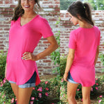 Lässiges Tee mit einfarbigem V-Ausschnitt und geschwungenem Saum Packs