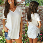 Lässiges Tee mit einfarbigem V-Ausschnitt und geschwungenem Saum Packs