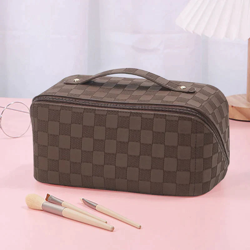 Kosmetiktasche im Retro-Karo