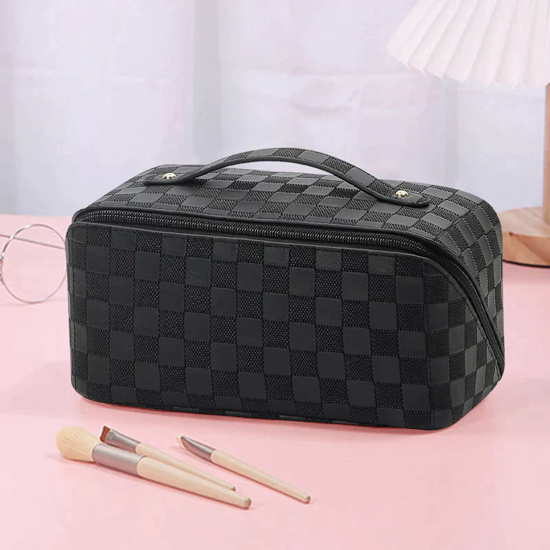 Kosmetiktasche im Retro-Karo