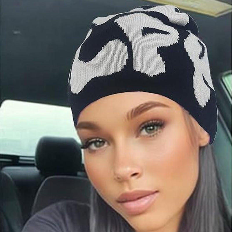 Strickmütze mit Hip Hop Schriftzug