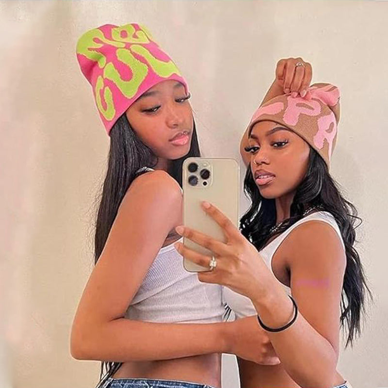 Strickmütze mit Hip Hop Schriftzug