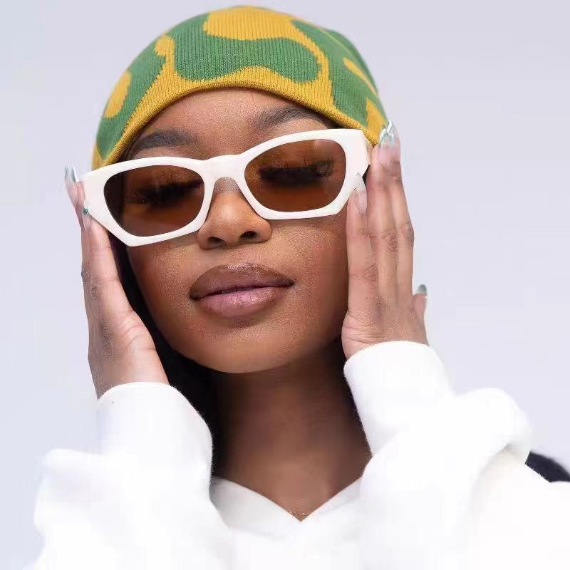 Strickmütze mit Hip Hop Schriftzug