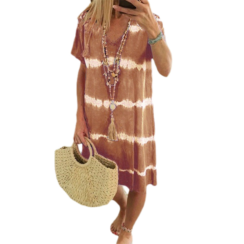 Kurzärmliges, lockeres T-Shirt-Kleid mit Batikmuster und Streifenmuster