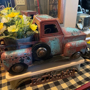 Frühling Sommer großer rustikaler Bauernwagen