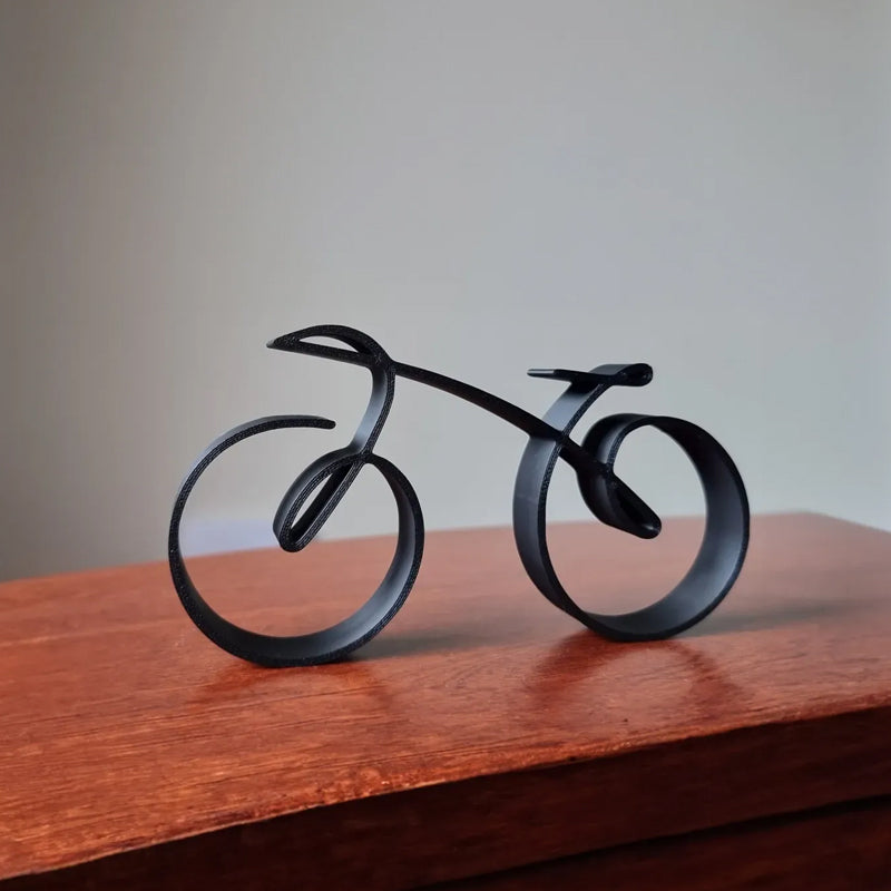 Minimalistische Fahrradskulptur im Drahtrahmenstil