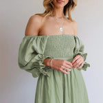 Kleid mit Rüschen und Laternenärmeln