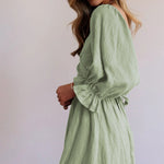 Kleid mit Rüschen und Laternenärmeln