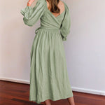 Kleid mit Rüschen und Laternenärmeln