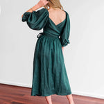 Kleid mit Rüschen und Laternenärmeln