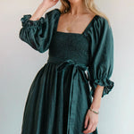 Kleid mit Rüschen und Laternenärmeln