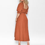 Kleid mit Rüschen und Laternenärmeln